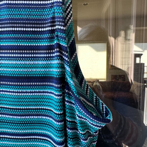 Slinky sleeveless tunic with rings at neckline - Picture 5 of 5